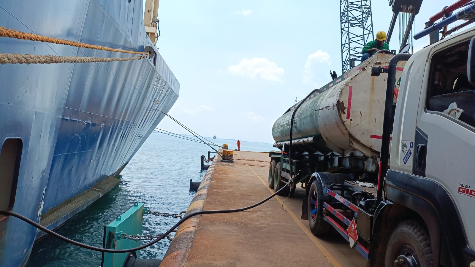 Sludge oil Photo