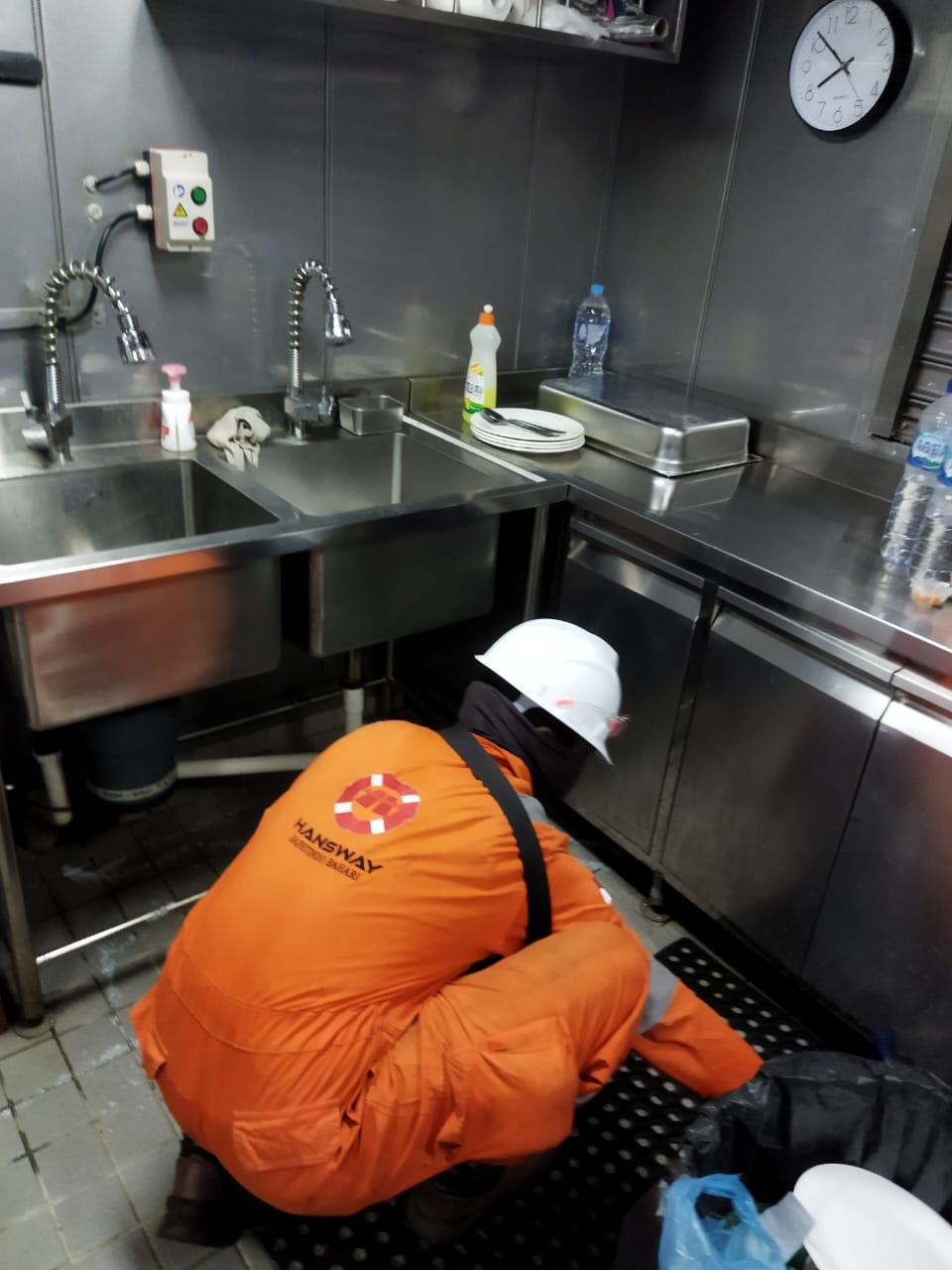 Cleaning & Spraying vessel Photo